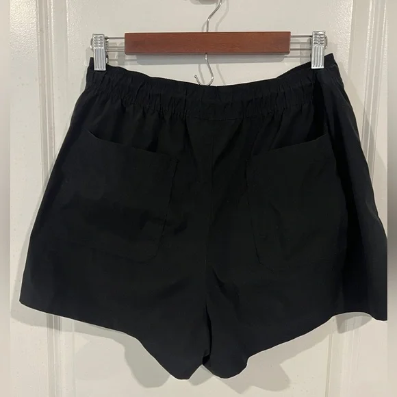 NWT Athleta Midday Short Black - Picture 2 of 3